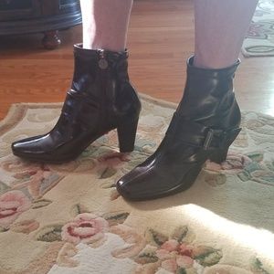 Etienne Aigner Ankle Boots